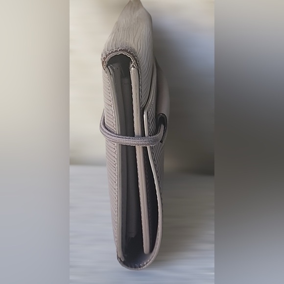 Louis Vuitton  Epi Portefeuille Elastic Tri FoldW/ BOX AND DUST BAGlike new1250$ - Picture 6 of 6